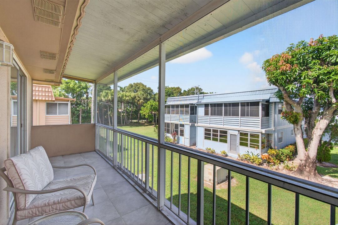 Active With Contract: $115,000 (2 beds, 2 baths, 880 Square Feet)