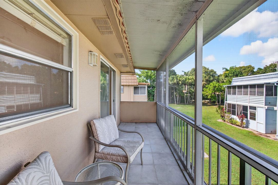 Active With Contract: $115,000 (2 beds, 2 baths, 880 Square Feet)