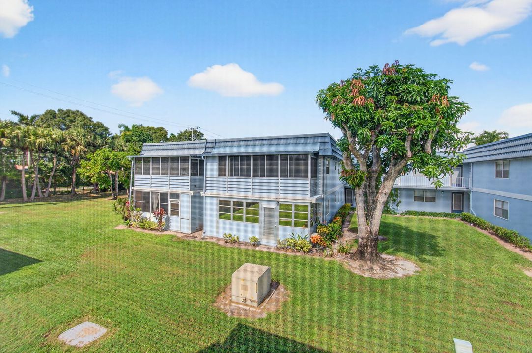 Active With Contract: $115,000 (2 beds, 2 baths, 880 Square Feet)