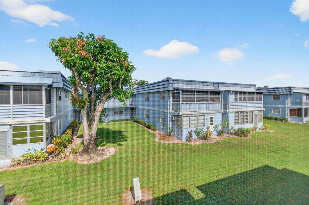 Active With Contract: $115,000 (2 beds, 2 baths, 880 Square Feet)