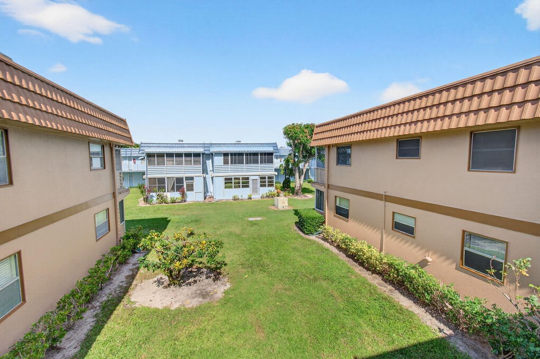 Active With Contract: $115,000 (2 beds, 2 baths, 880 Square Feet)