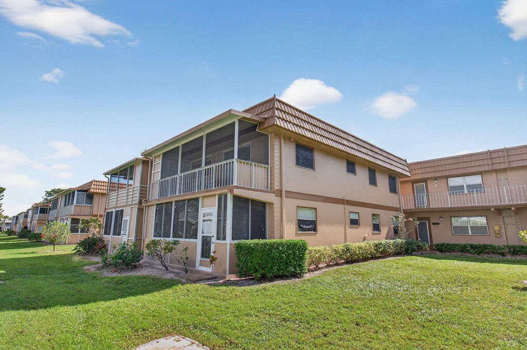 Active With Contract: $115,000 (2 beds, 2 baths, 880 Square Feet)