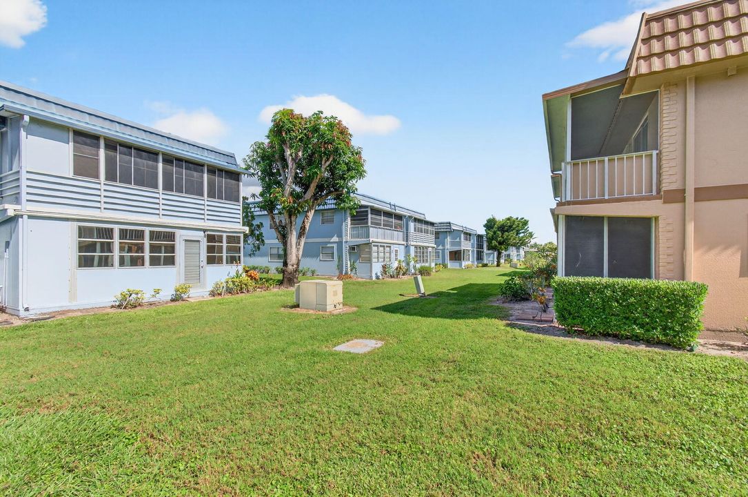 Active With Contract: $115,000 (2 beds, 2 baths, 880 Square Feet)