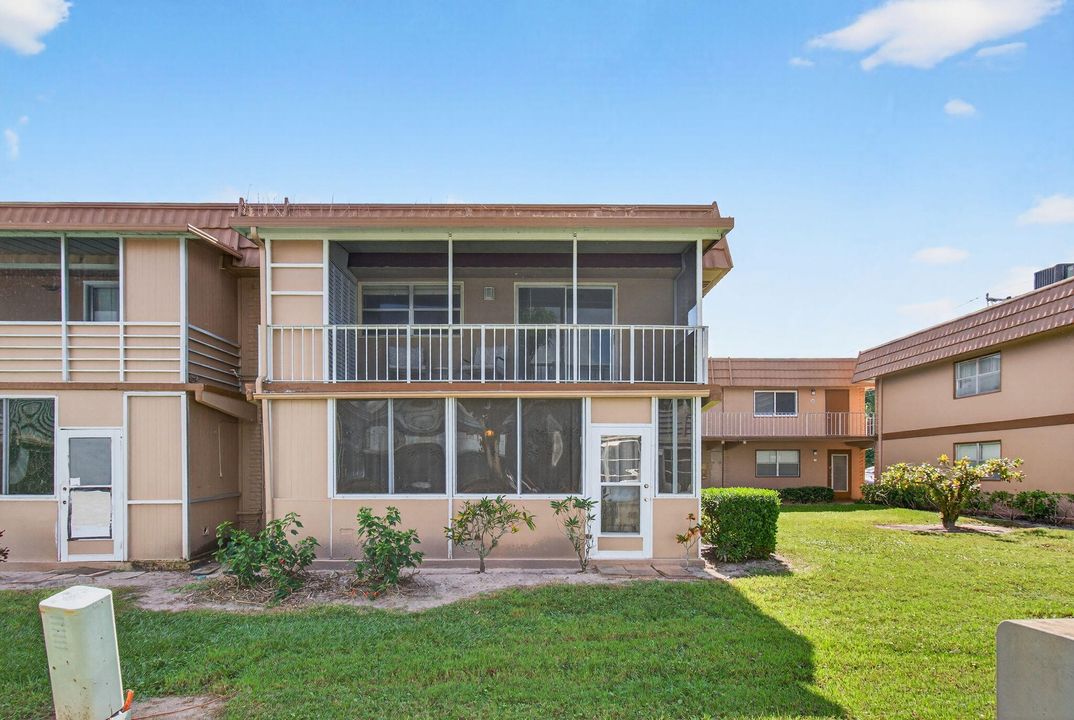 Active With Contract: $115,000 (2 beds, 2 baths, 880 Square Feet)