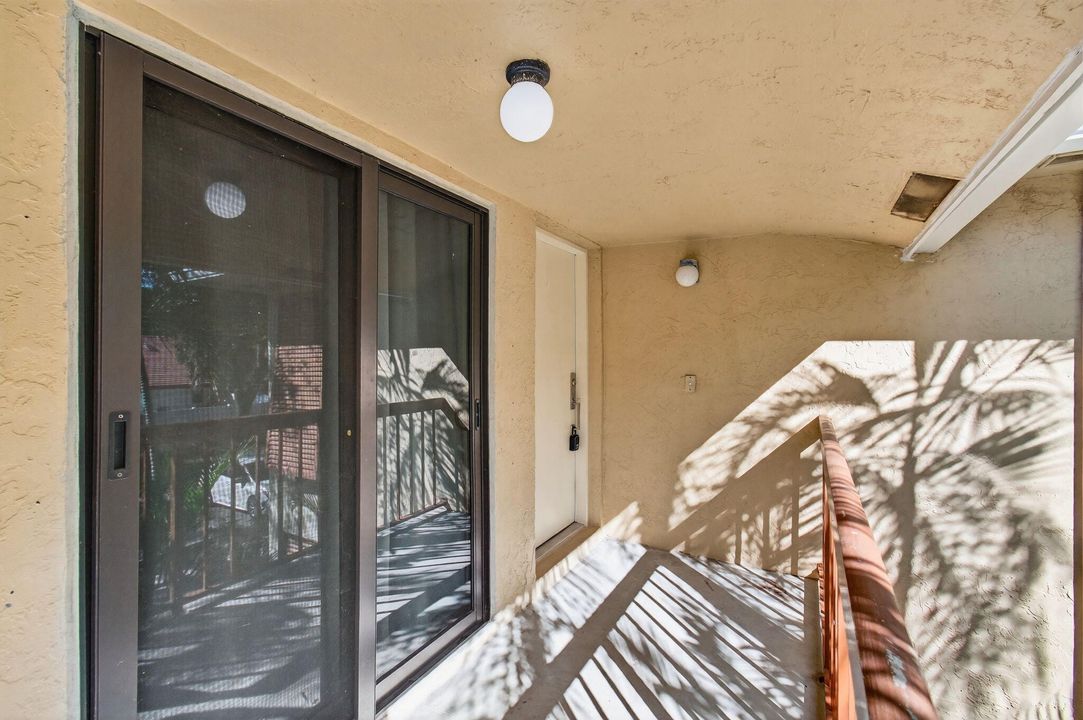 Active With Contract: $2,600 (3 beds, 2 baths, 978 Square Feet)