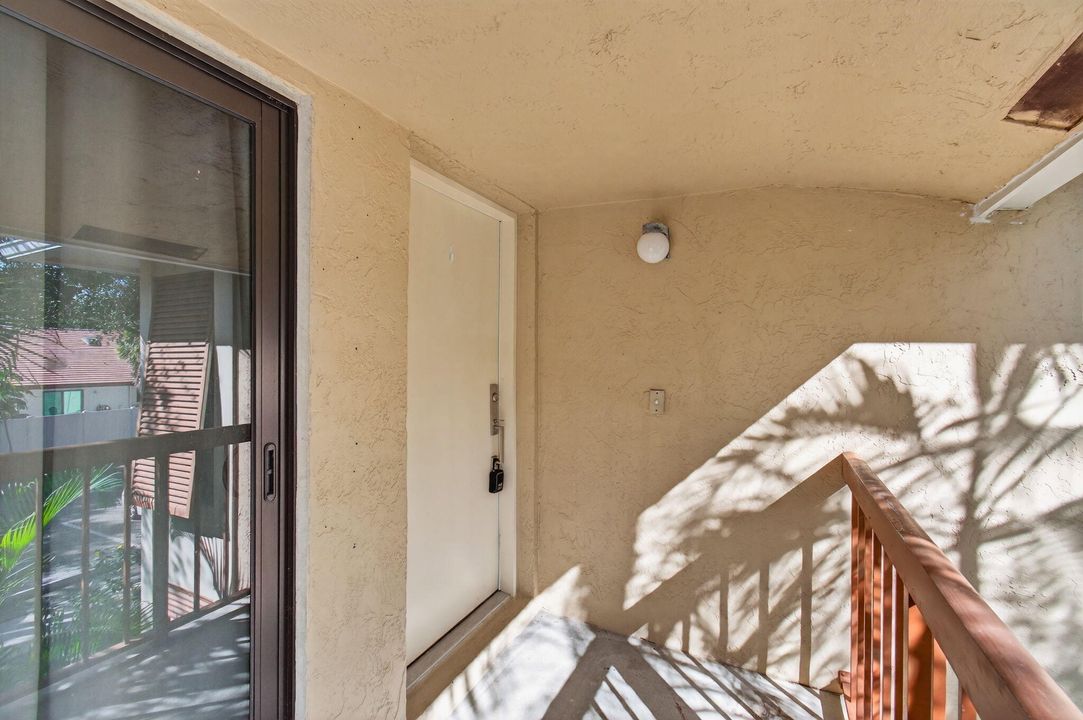 Active With Contract: $2,600 (3 beds, 2 baths, 978 Square Feet)