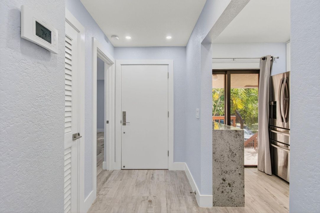 Active With Contract: $2,600 (3 beds, 2 baths, 978 Square Feet)