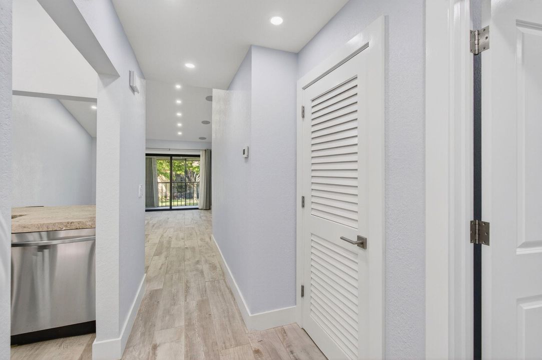 Active With Contract: $2,600 (3 beds, 2 baths, 978 Square Feet)