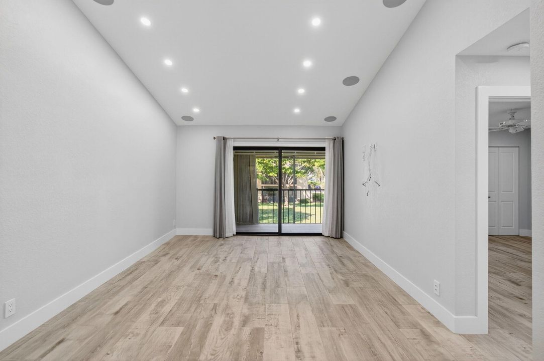 Active With Contract: $2,600 (3 beds, 2 baths, 978 Square Feet)