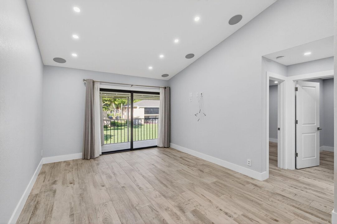 Active With Contract: $2,600 (3 beds, 2 baths, 978 Square Feet)