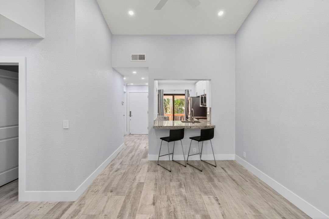 Active With Contract: $2,600 (3 beds, 2 baths, 978 Square Feet)