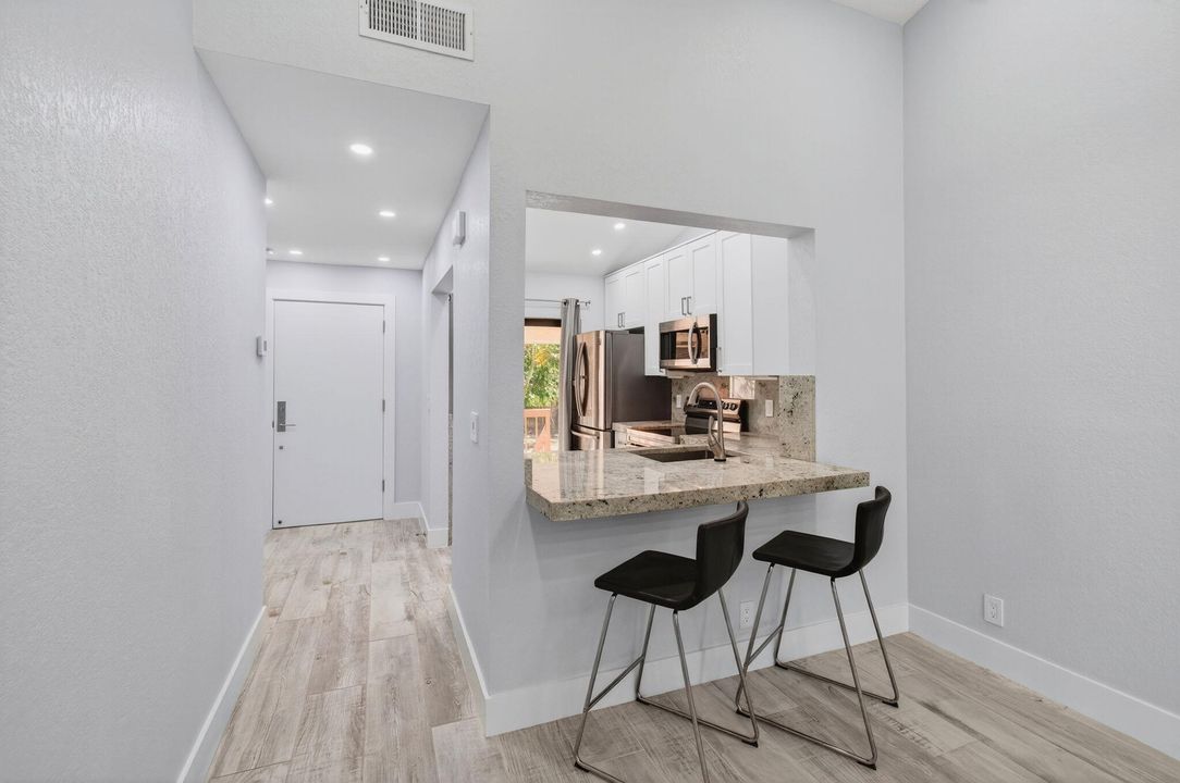 Active With Contract: $2,600 (3 beds, 2 baths, 978 Square Feet)