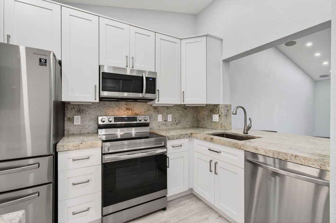 Active With Contract: $2,600 (3 beds, 2 baths, 978 Square Feet)