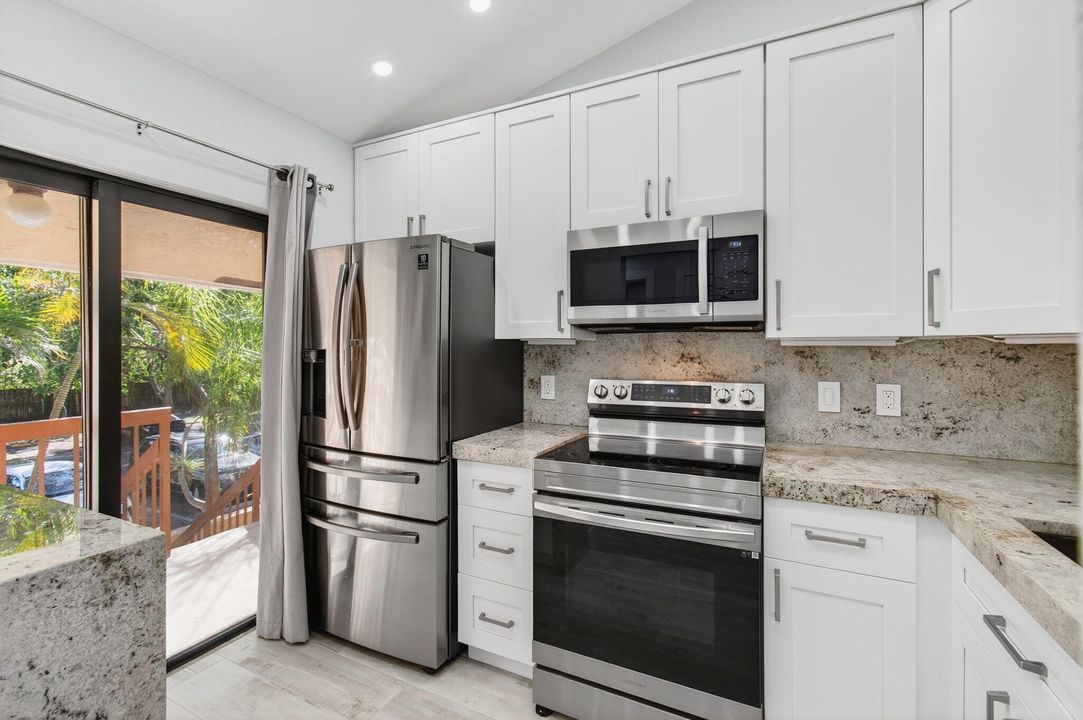 Active With Contract: $2,600 (3 beds, 2 baths, 978 Square Feet)