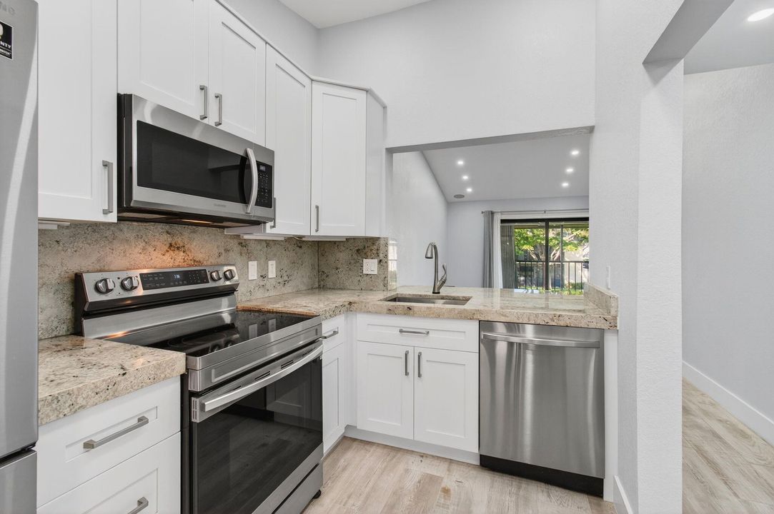 Active With Contract: $2,600 (3 beds, 2 baths, 978 Square Feet)