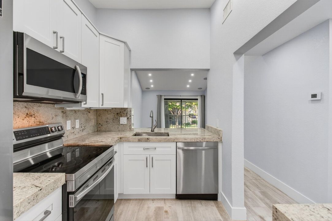 Active With Contract: $2,600 (3 beds, 2 baths, 978 Square Feet)