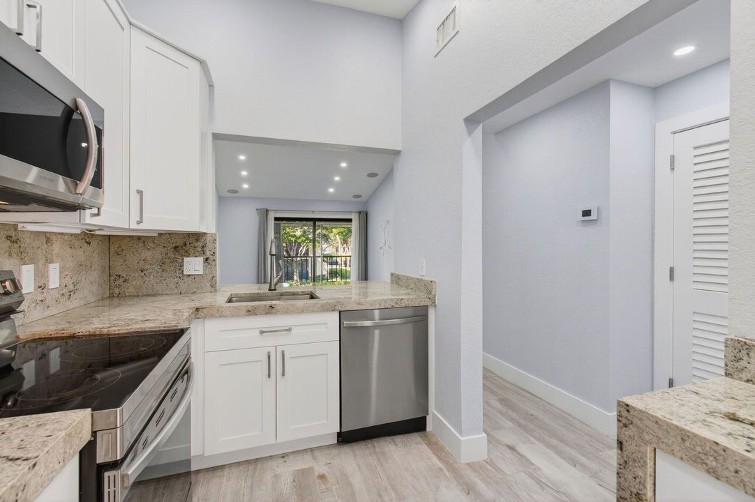 Active With Contract: $2,600 (3 beds, 2 baths, 978 Square Feet)