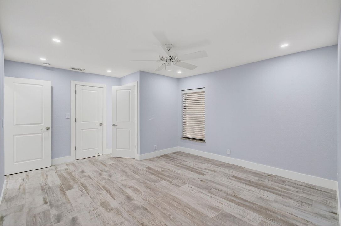 Active With Contract: $2,600 (3 beds, 2 baths, 978 Square Feet)