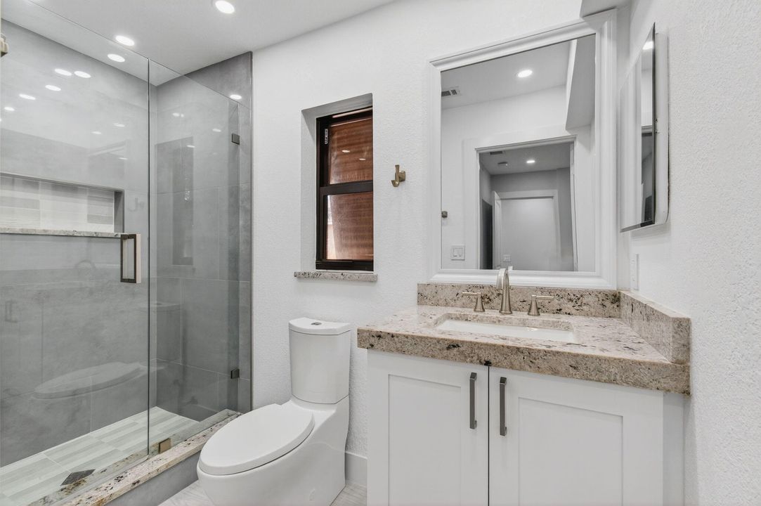 Active With Contract: $2,600 (3 beds, 2 baths, 978 Square Feet)