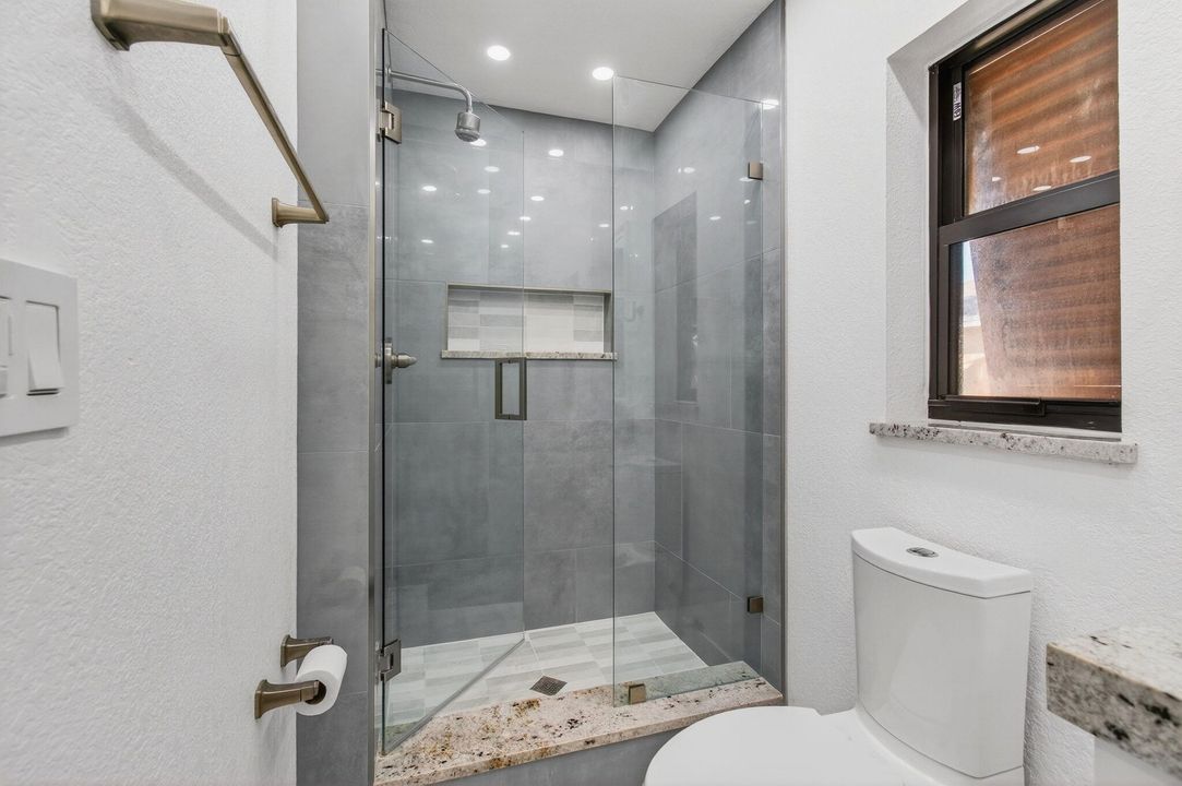 Active With Contract: $2,600 (3 beds, 2 baths, 978 Square Feet)