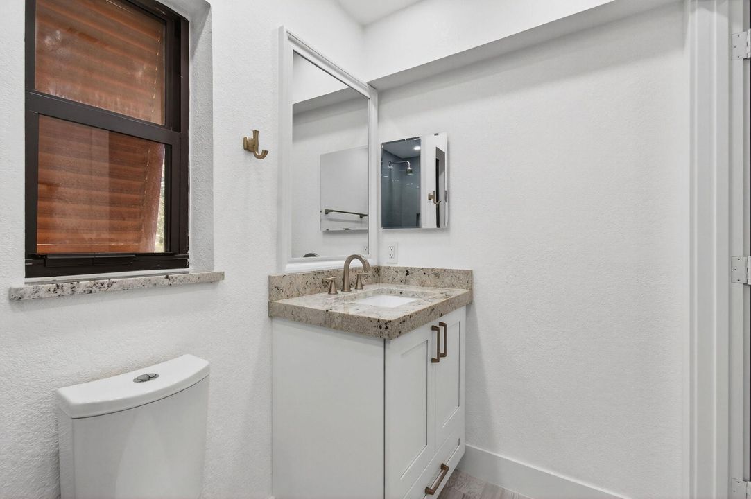 Active With Contract: $2,600 (3 beds, 2 baths, 978 Square Feet)