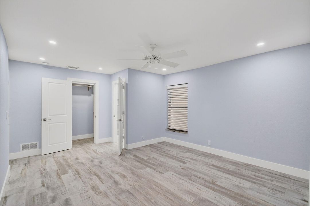 Active With Contract: $2,600 (3 beds, 2 baths, 978 Square Feet)