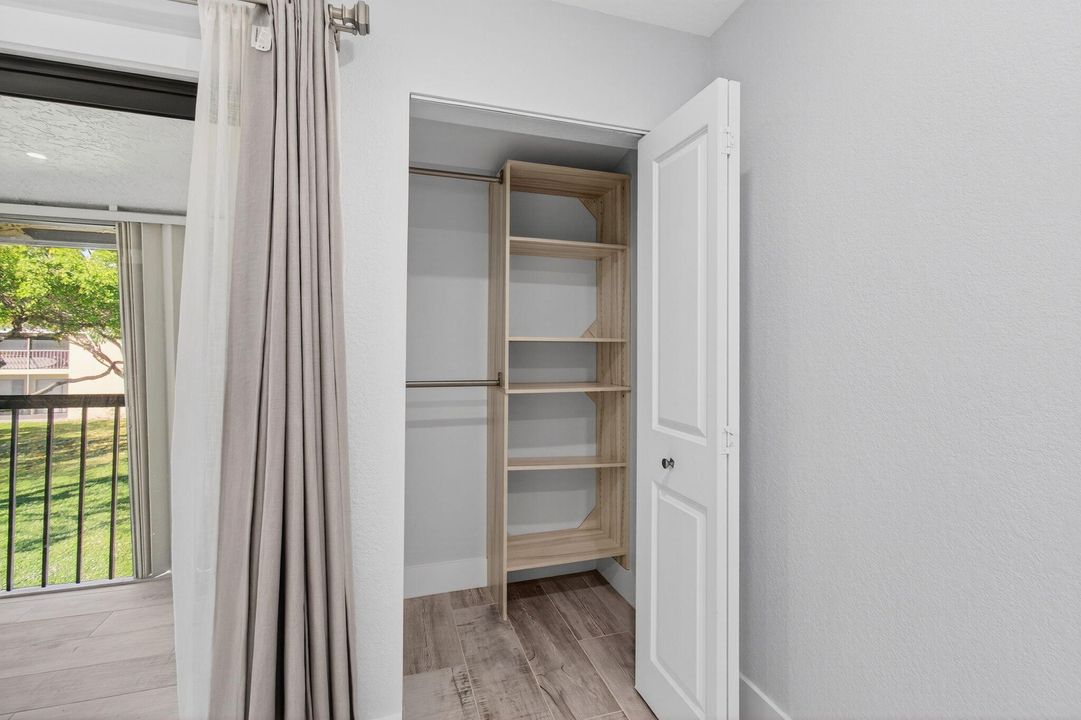 Active With Contract: $2,600 (3 beds, 2 baths, 978 Square Feet)