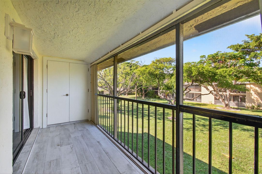 Active With Contract: $2,600 (3 beds, 2 baths, 978 Square Feet)