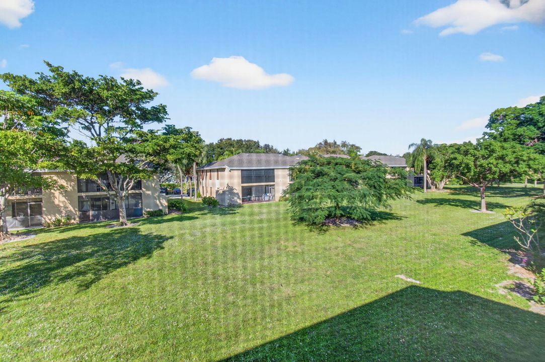 Active With Contract: $2,600 (3 beds, 2 baths, 978 Square Feet)