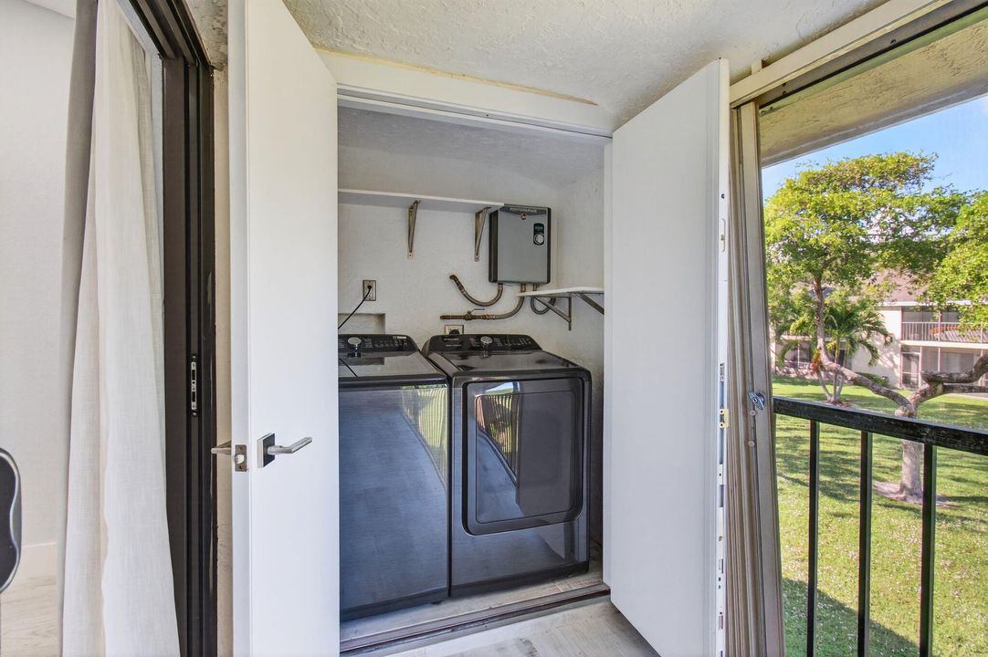 Active With Contract: $2,600 (3 beds, 2 baths, 978 Square Feet)