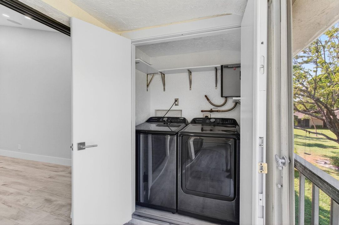 Active With Contract: $2,600 (3 beds, 2 baths, 978 Square Feet)