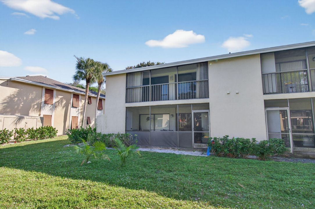 Active With Contract: $2,600 (3 beds, 2 baths, 978 Square Feet)