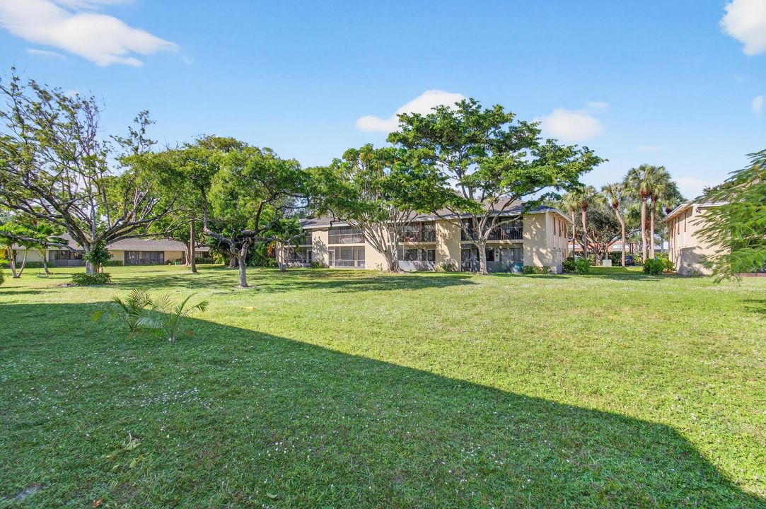 Active With Contract: $2,600 (3 beds, 2 baths, 978 Square Feet)