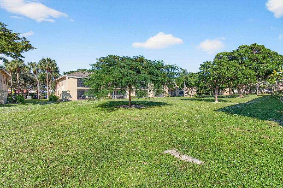 Active With Contract: $2,600 (3 beds, 2 baths, 978 Square Feet)