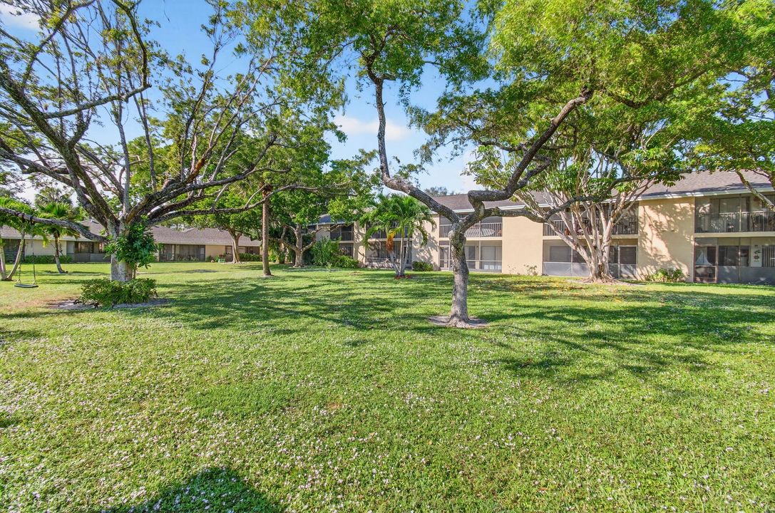 Active With Contract: $2,600 (3 beds, 2 baths, 978 Square Feet)