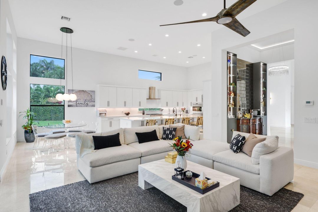 На продажу: $3,495,000 (6 спален, 5 ванн, 4966 Квадратных фут)