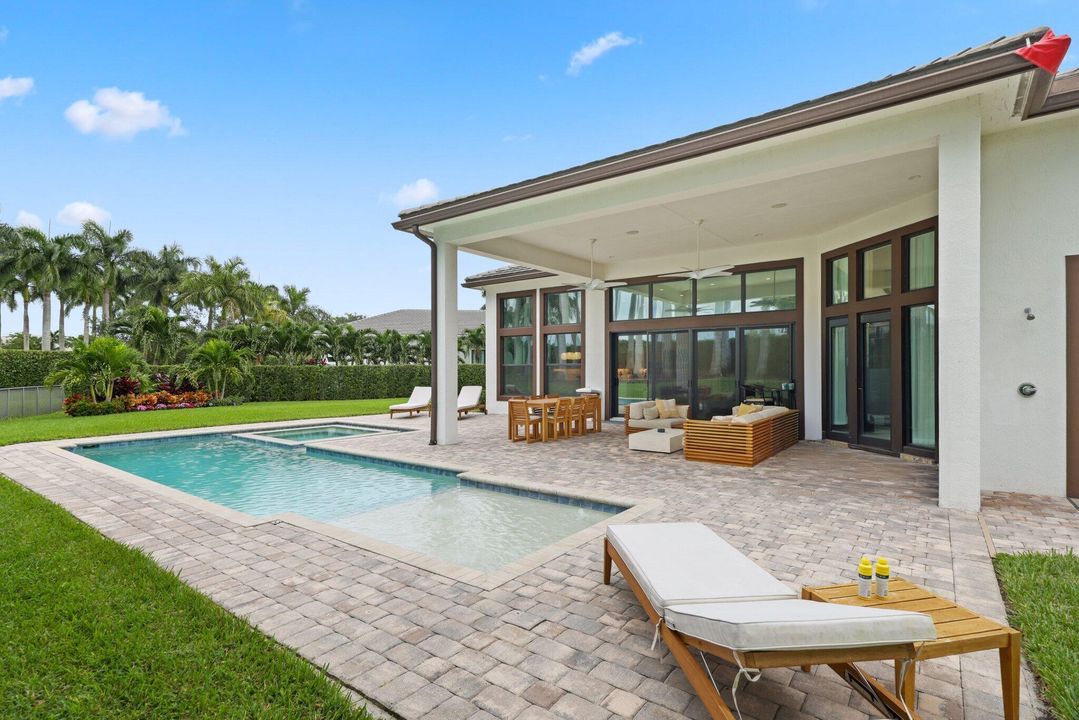 На продажу: $3,495,000 (6 спален, 5 ванн, 4966 Квадратных фут)