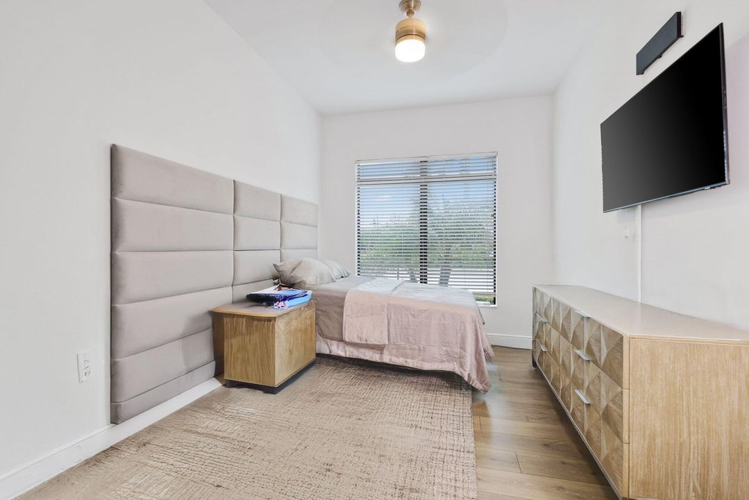 На продажу: $3,495,000 (6 спален, 5 ванн, 4966 Квадратных фут)