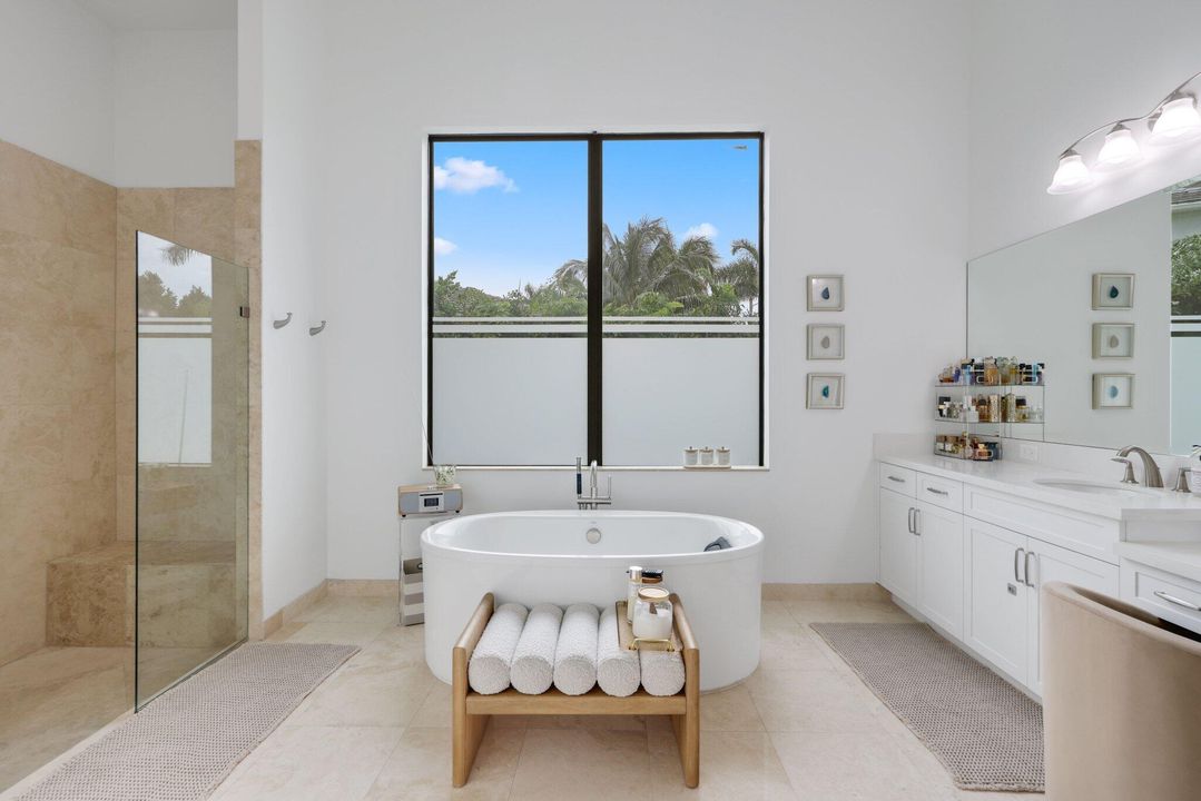 На продажу: $3,495,000 (6 спален, 5 ванн, 4966 Квадратных фут)