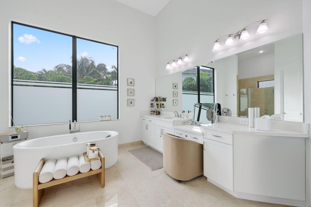 На продажу: $3,495,000 (6 спален, 5 ванн, 4966 Квадратных фут)