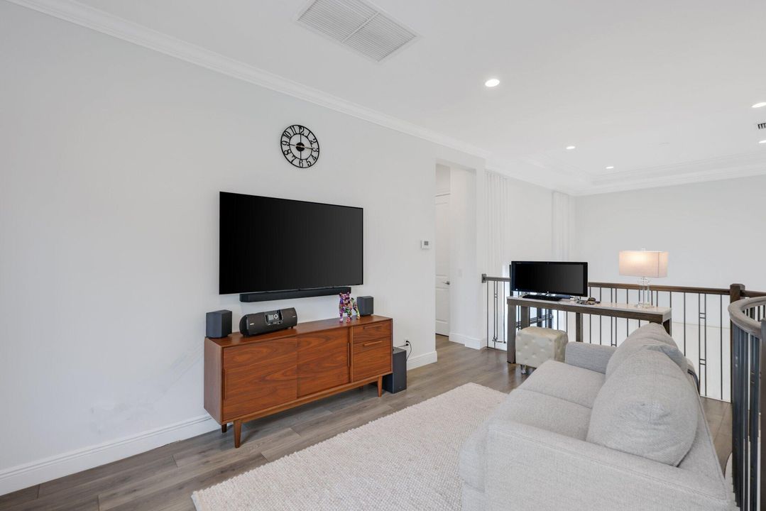 На продажу: $3,495,000 (6 спален, 5 ванн, 4966 Квадратных фут)