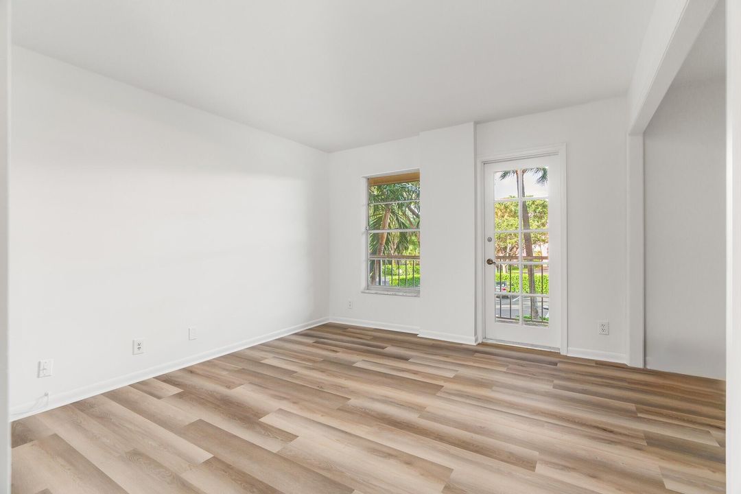 出租: $2,900 (2 贝兹, 2 浴室, 1093 平方英尺)