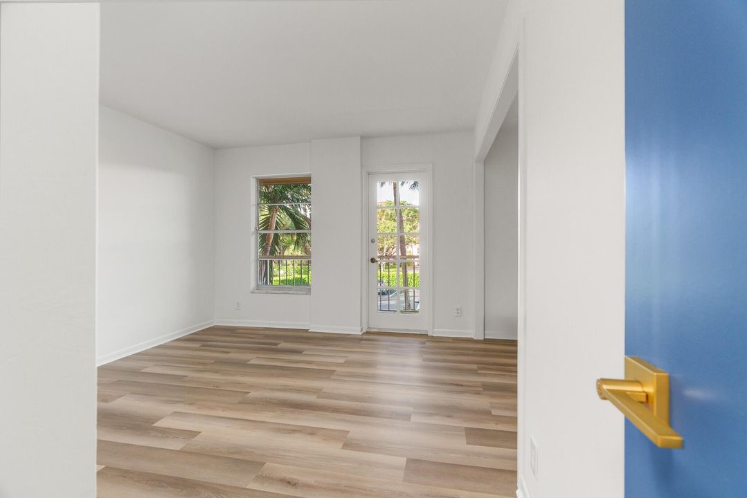 出租: $2,900 (2 贝兹, 2 浴室, 1093 平方英尺)