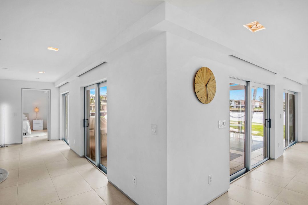 出租: $18,000 (3 贝兹, 2 浴室, 1914 平方英尺)