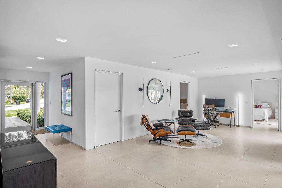 出租: $18,000 (3 贝兹, 2 浴室, 1914 平方英尺)