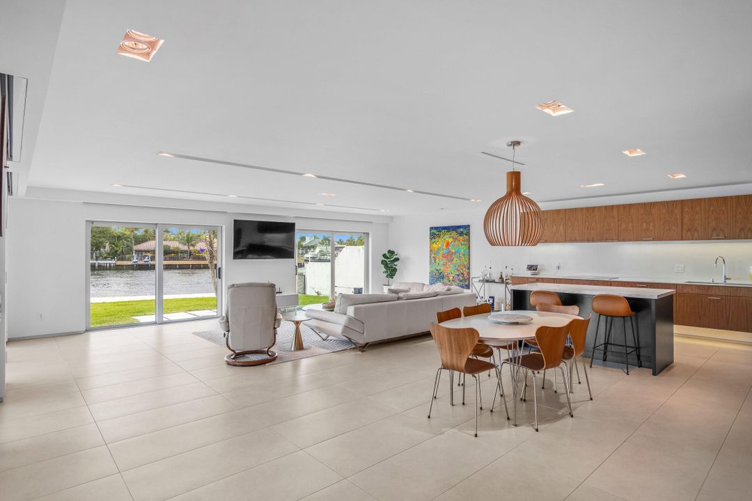 出租: $18,000 (3 贝兹, 2 浴室, 1914 平方英尺)