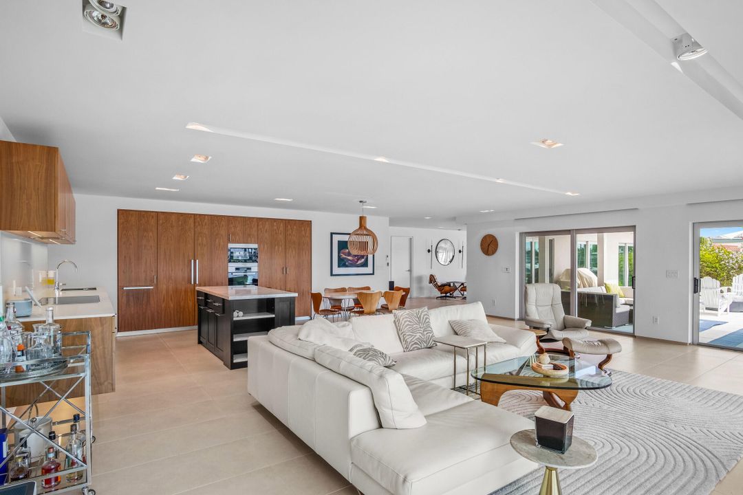 出租: $18,000 (3 贝兹, 2 浴室, 1914 平方英尺)