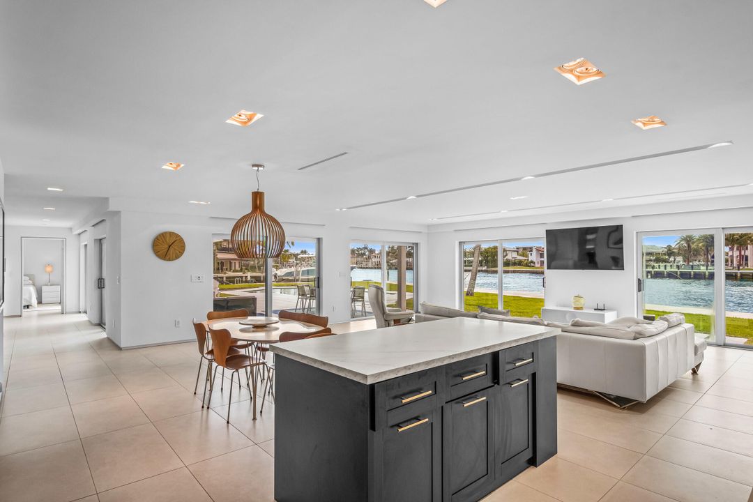 出租: $18,000 (3 贝兹, 2 浴室, 1914 平方英尺)