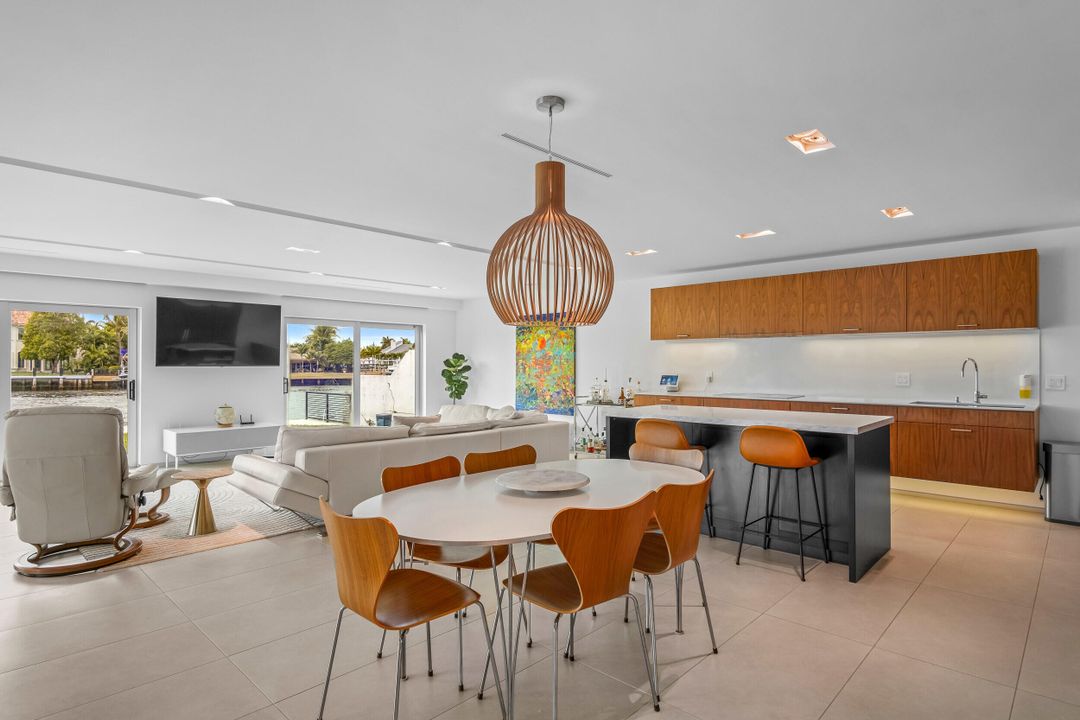 出租: $18,000 (3 贝兹, 2 浴室, 1914 平方英尺)