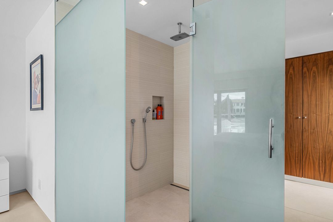 出租: $18,000 (3 贝兹, 2 浴室, 1914 平方英尺)